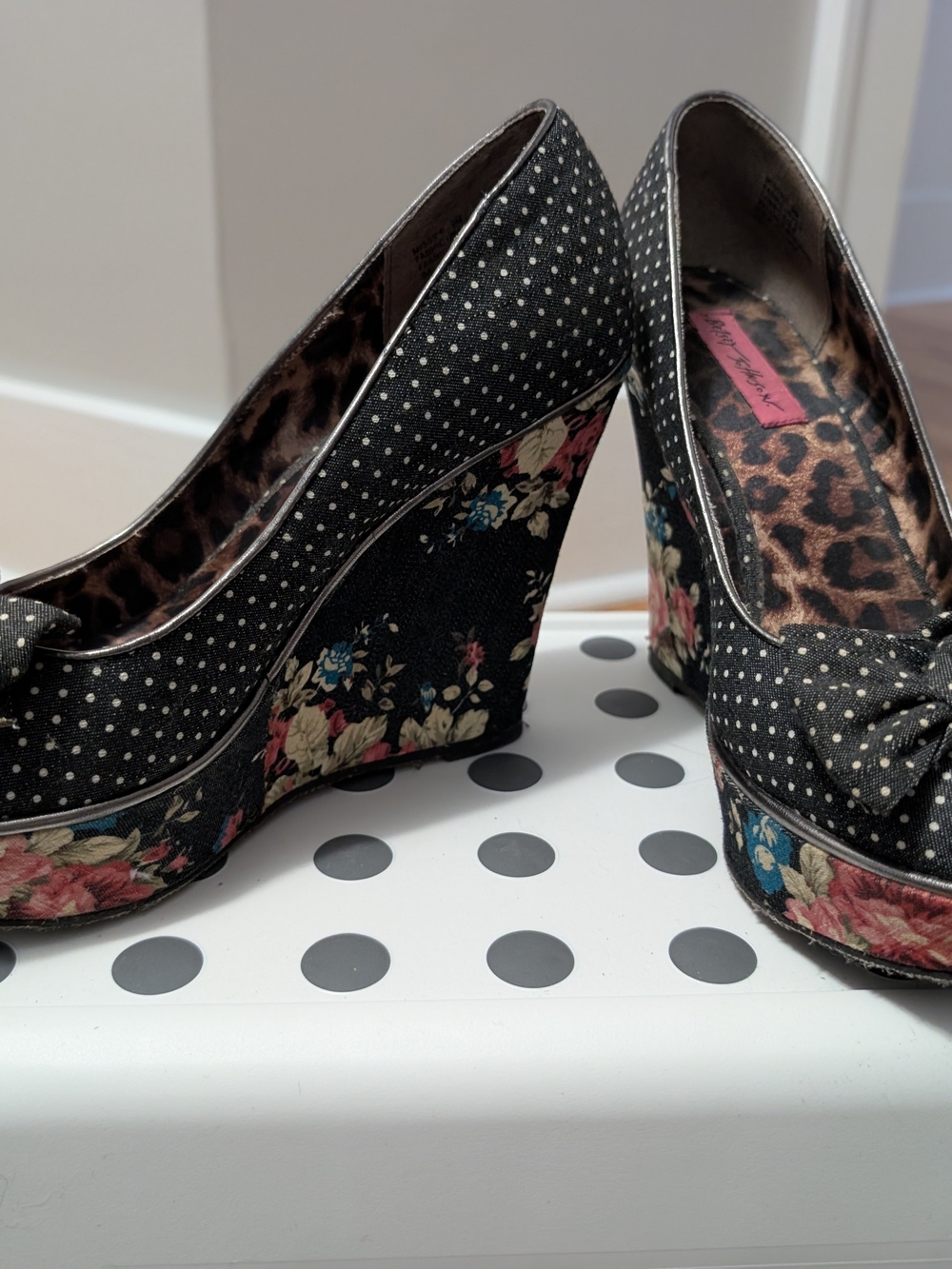 Betsey Johnson Missie Wedge Pumps in Black Multi Size 9